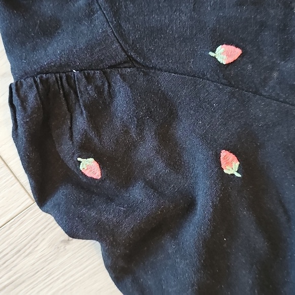 Linen Strawberry Collared‎ Button Down Balloon Sleeve Blouse, Medium - Picture 5 of 16